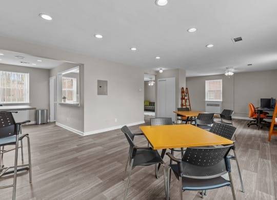 $1,160 / 2br - 800ft2 - Air Conditioning, Covered Parking, Carpeting (5927 Suson Pl, St. Louis, MO)63924425515778121