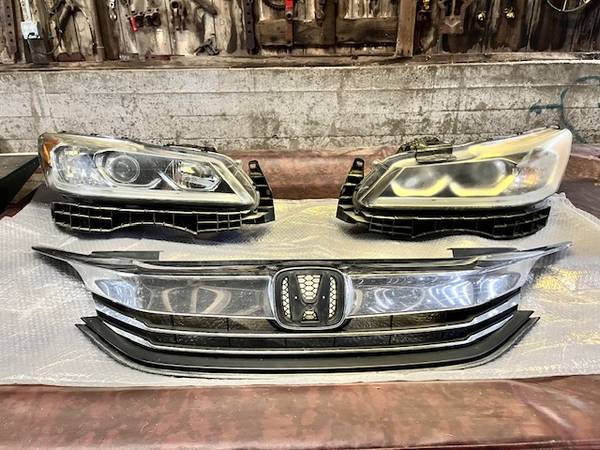 Honda Accord Sport 2016 Grill and Headlights 1