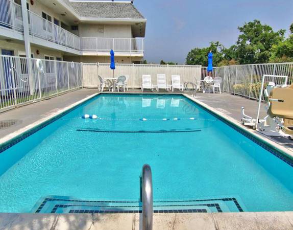 $450 / 1br - Fast WiFi , Front Desk Service, Cable TV, Pool > Amazing Per Week Rate (Sacramento South & Elk Grove)63961337217795123