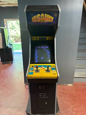 Atari assault Video arcade machine 1