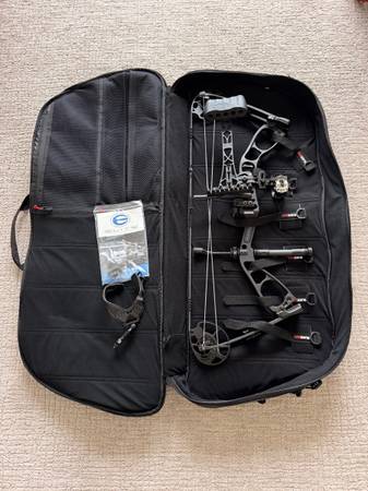 Elite Ember  Compound Bow w/ Case/Arrows/Release 1
