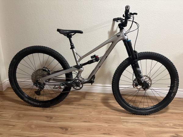 2022 Yt Jeffsy Core 2 (Medium) 1