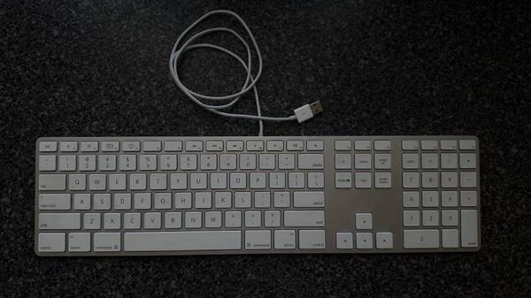 Original Apple Aluminum Wired USB Keyboard With Number Pad Model A1243 1