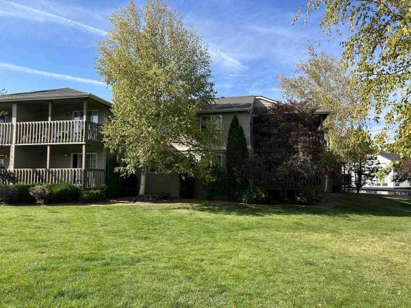 $1,840 / 2br - 955ft2 - Impoluta 2 BR/1 BA con opción de Internet de fibra de alta velocidad (Bend, OR)63839290453763120