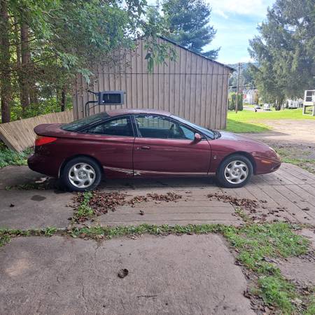 2002 Saturn SC2 Maroon 4 Cyl Automatic 3 Door Running - general