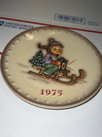 MJ Hummel annual plates various years mint condition $20 ea 1