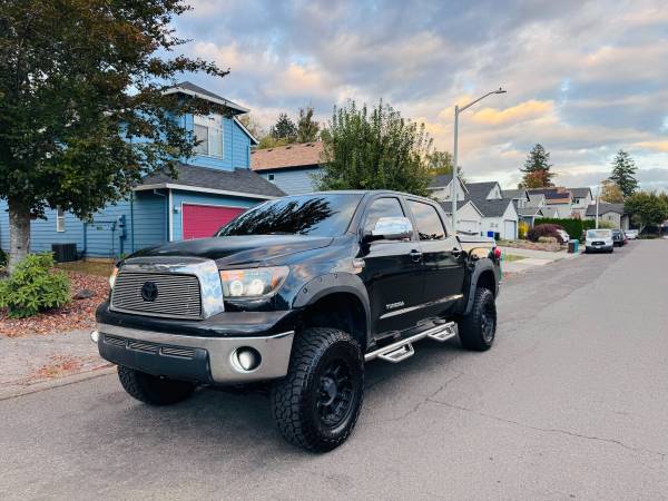 Toyota tundra Crewmax 1