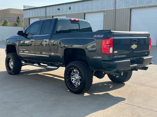 2017 Chevrolet Silverado 1500 LTZ - Photo 5