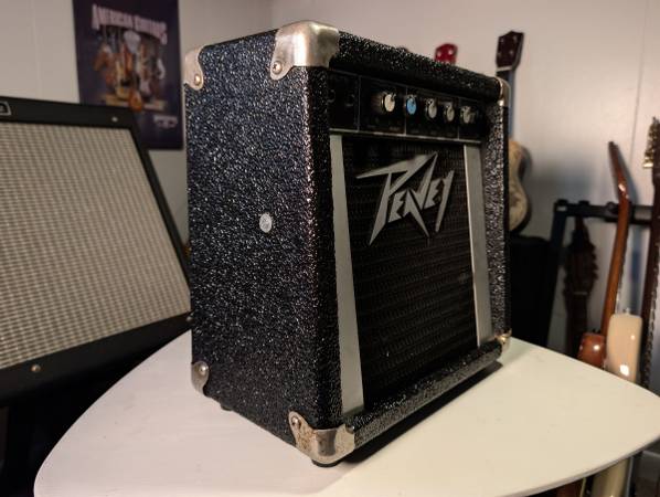 VINTAGE 1980'S PEAVEY DECADE ELECTRIC GUITAR AMPLIFIER - musical