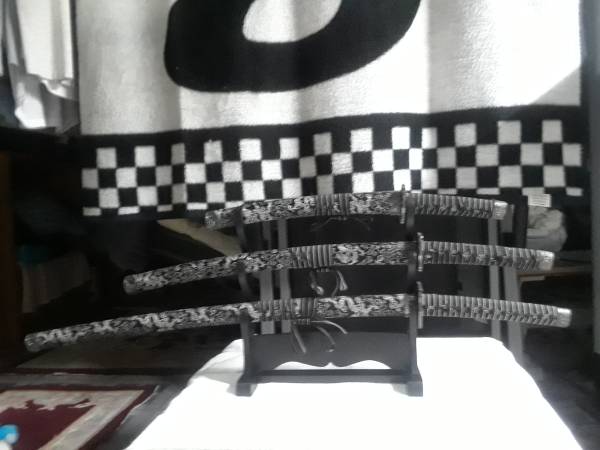 3 Piece Samurai Sword Set, Speckled Silver 1