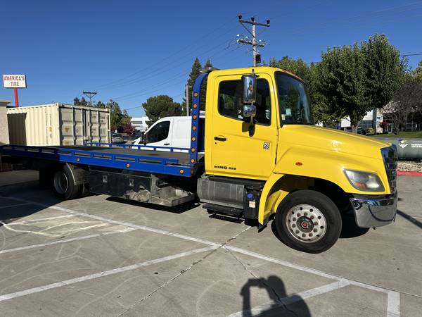 2018 Hino 258 - Photo 3