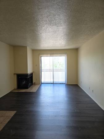 $1,450 / 2br - 875ft2 - 2 bed 1 bath upstairs with refrigerate air. (Santa fe)63659815168385122