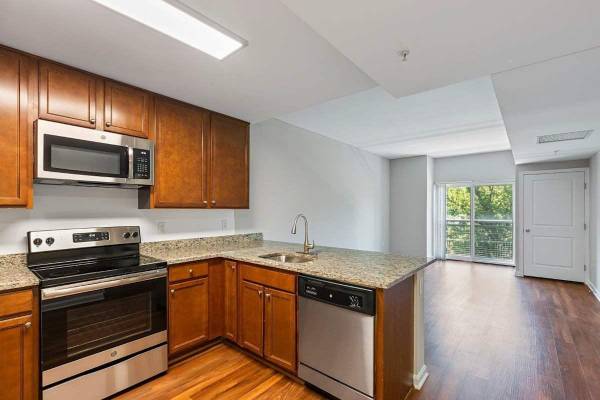 $2,500 / 1br - 790ft2 - Open-Air Plaza, Energy Efficient In-Unit Washer & Dryer (North Bethesda)63896394468227120
