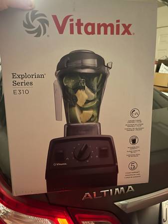 Vitamix E310- new in box! 1