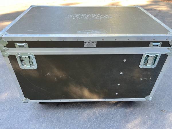 Transport Case with Rollers 1