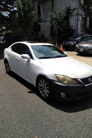 2009 Lexus is250 AWD solo 115 mil millas - $5,700 (midwood)63654713607297122