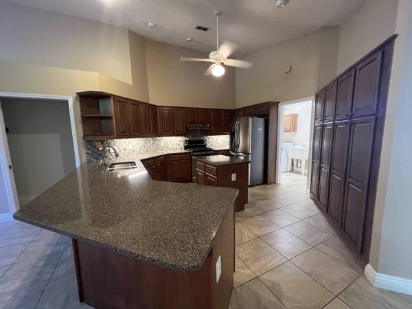 $3,350 / 4br - 3000ft2 - $3350/m  4BR/2 Bath, 2 car garage, Pool, Spa - Rental --Windover Farms (Melbourne)63846409313409121