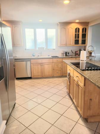 $1,100 / 1br - BEAUTIFUL LAUNDRY PARKING TRAIN TO DOWNTOWN INTERNATIONAL WELCOMED (East Boston, Revere Beach)63699526127489121