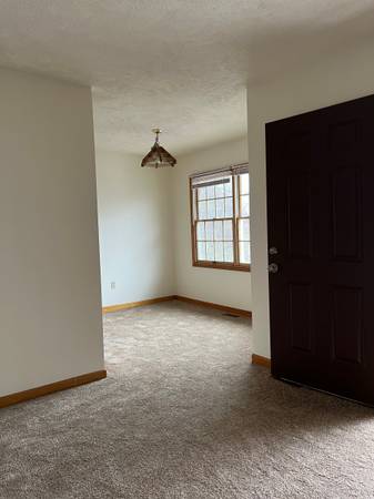 $1,400 / 2br - 850ft2 - Quiet, comfortable, clean and safe complex in North Asheville (Elk Mountain and Lake Shore Drive)64029209010689124