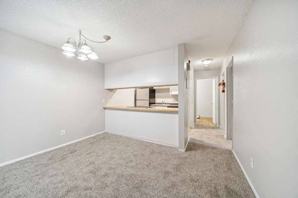 Off Street Parking, Refrigerator, Laundry Facilities 1