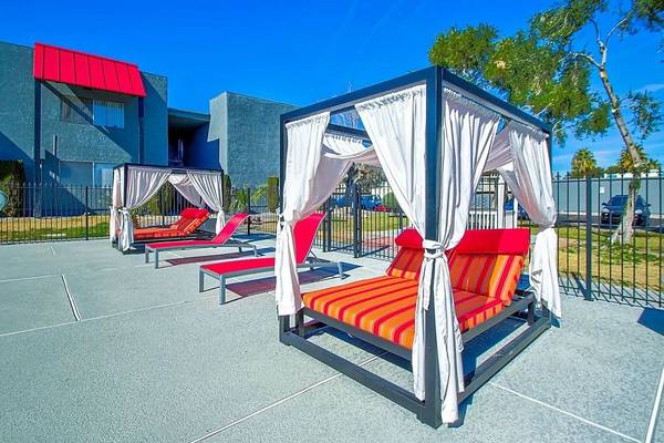 $999 / 1br - 800ft2 - Separate Dining Area, 1/bd 1/ba, Las Vegas NV (1600 E. University Ave., Las Vegas, NV)63859496450307120