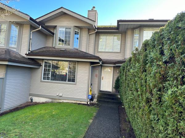 TOWNHOUSE Spacious and bright  3 bdr 3 level 1