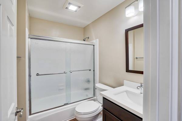 QUIET CORNER APT. W/ CARPORT NEXT TO THE GOLF COURSE! 1