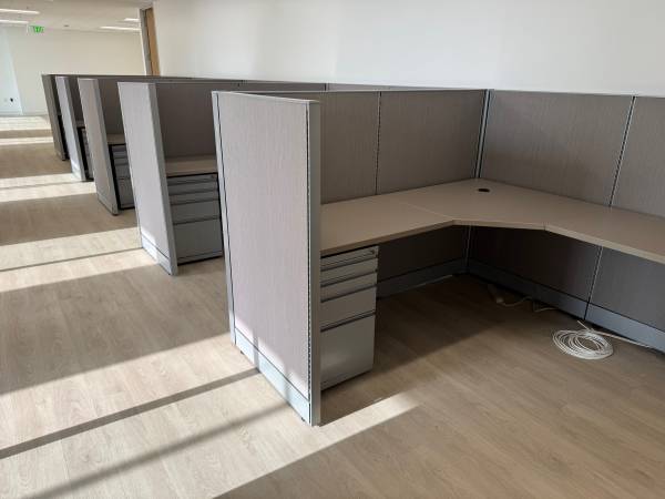 Cubicles 6x6, 6x5, 5x5 or in different configurations 1