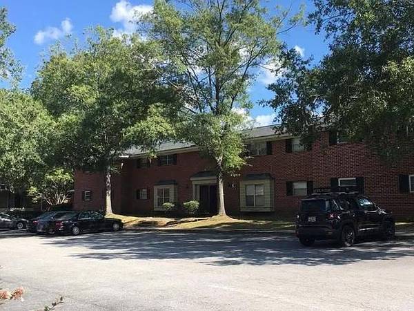 Charming 1 bed / 1 bath Apartment 1