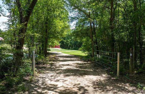 $435,000 / 3br - 1986ft2 - Country Home with Acerage64037557744002122
