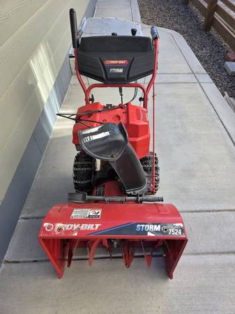 Troybuilt 7524 2 stage snowblower 1