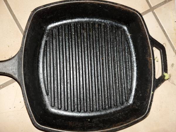 Lodge 10.5" Square Cast Iron Grill Pan 1
