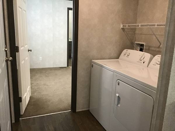 $1,049 / 2br - 1120ft2 - Brookside Manor-Apply Today! (Goshen)63953626772995124