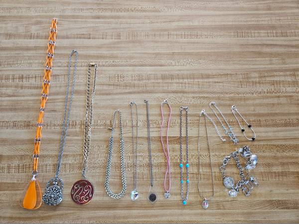NECKLACES AND BRACELETS - $5 (santa rosa)63471367150339120