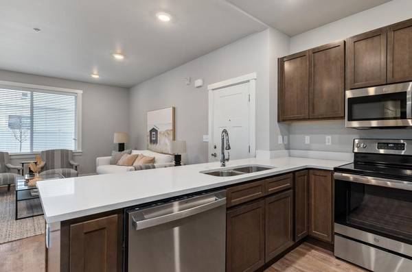 $1,625 / 2br - 1077ft2 - Aproveche un estilo de vida vibrante en Latitude 4263688296323715123