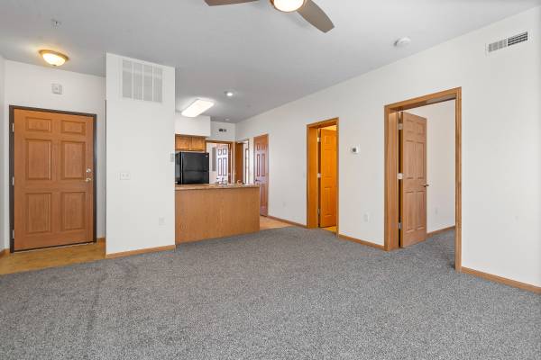 $1,225 / 2br - Spacious 2-Bedroom Apartments on Dubuque's West End Radford Road (Dubuque)63800864152323122