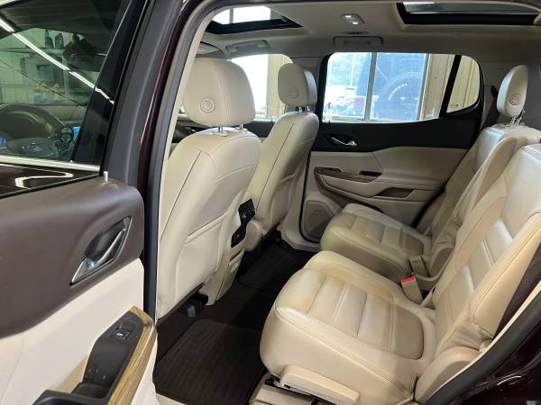 2017 GMC ACADIA DENALI AWD - Photo 8