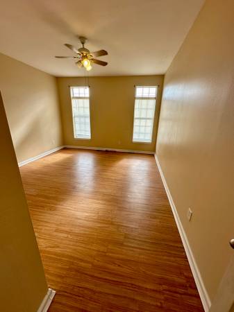 $1,375 / 3br - 3 Bedroom apt with W/D hookup 2 blocks from MU football stadium (Ritter Park)63989521049858122