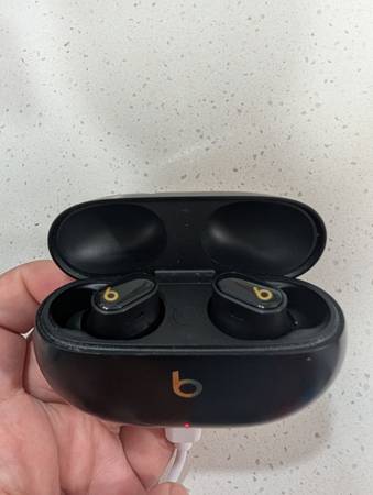 Beats buds 1
