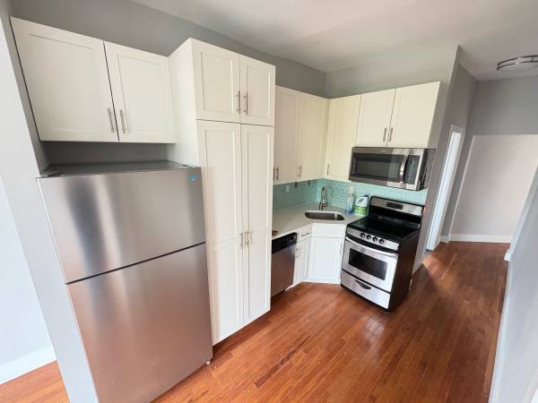 $2,899 / 3br - Gorgeous 3 Bedroom, 2 Full Bathroom with Laundry in Unit (Crown Heights)63809042288129123