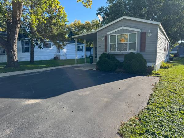 $70,000 / 2 habitaciones - 1216 ft² - Viviendas disponibles en la comunidad para jubilados Willow Springs MHC, Sussex, WI (Sussex)