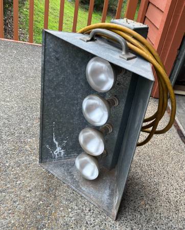 FOUR LIGHT METAL CASE 1