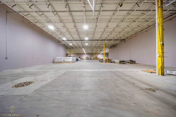 7500 $ / 12088 pies² - Almacenamiento para automóviles | Almacén oficina | Puertas de acceso directo disponibles en alquiler (Milwaukee)63348347424899121