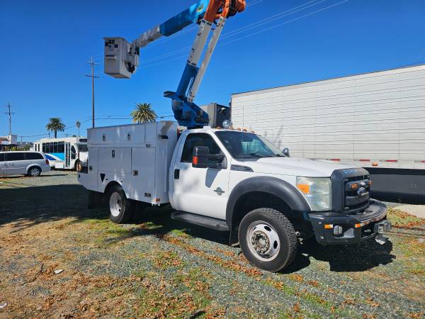2015 ford f550 4x4 utility bucket truck 1