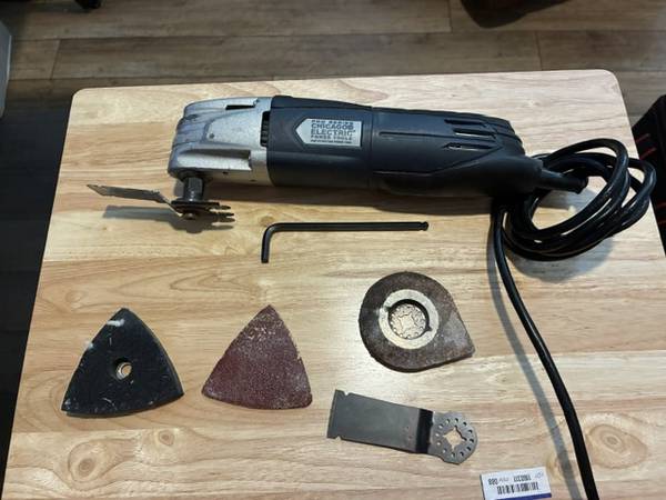 Chicago Electric Oscillating Multifunction Power Tool with accessories 1