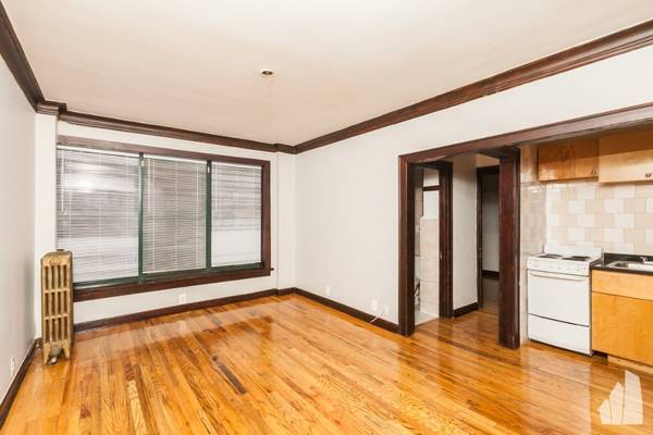 $1,400 / 1br - 600ft2 - Renovated Spacious 1 Bed/ 1 Bath!!! Heat included! Pets ok63960012771331120
