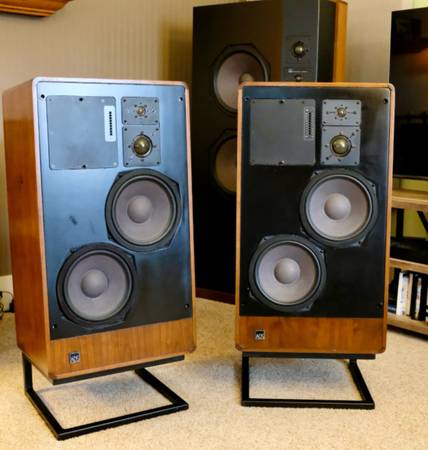 Looking For ADS 810 Speakers 1