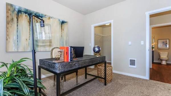 $2,075 / 2br - 1099ft2 - Elevators And Indoor Hallways, Energy-Efficient In-wall Heating (Pilot Butte)63839291554563122