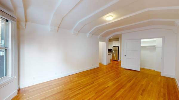 $800 / 1br - Spacious 1 bedroom, 1 bathroom apartment in Brooklyn (Brooklyn, NY)64023719547650121