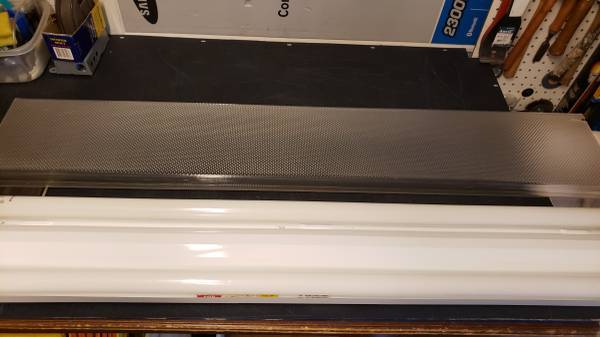 4-ft shop light with bulbs and lens 1